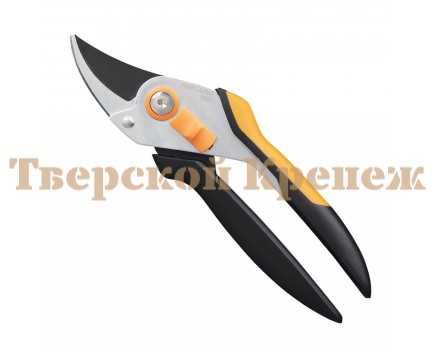 Секатор плоскостной металлический FISKARS Solid™ P331