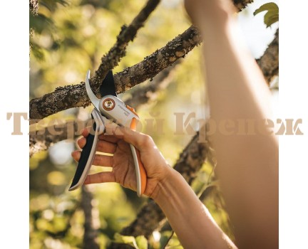 Секатор плоскостной металлический FISKARS Plus™ P531 Секатор плоскостной металлический FISKARS Plus™ P531