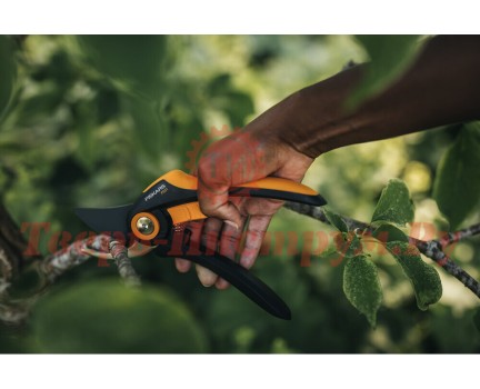 Секатор плоскостной FISKARS Plus™ P521