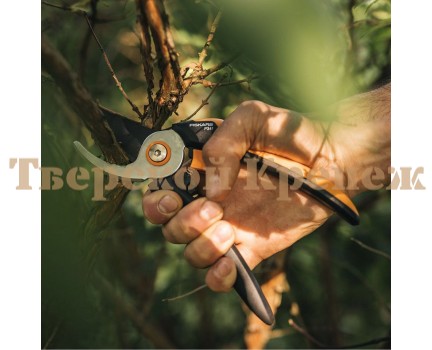 Секатор плоскостной FISKARS Solid™ P341