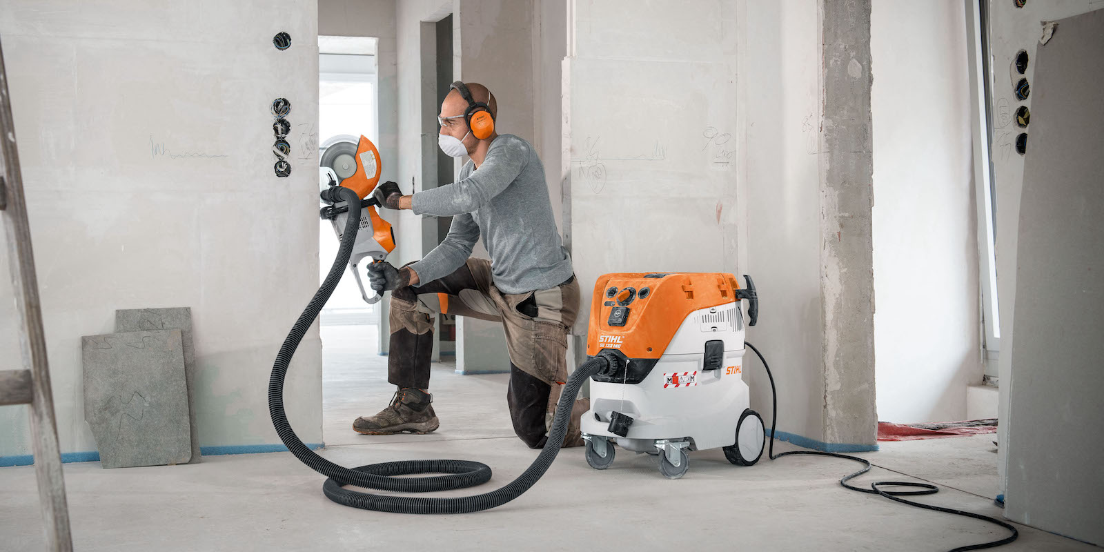 Пылесос с автоматической очисткой фильтра. Stihl se133 me. Пылесос строительный Stihl. Штиль пылесос 133. Строительный пылесос Stihl se.